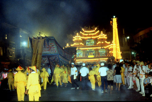 Image1: Fiery celebration(The burning of the king boat) (1 images)