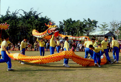 Thumbnail1: Folk Activities of 2001 Kaohsiung Lantern Festival (1 images)