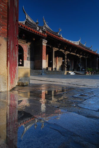 The Reflection of Longshan Temple