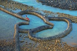  Twin Hearts Stone weir, Penghu County