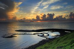  Sunrise and the Twin Hearts Stone Weir of Penghu