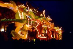  the Nine Dragon Lanternin ( 2000 Taipei Lantern Festivals)