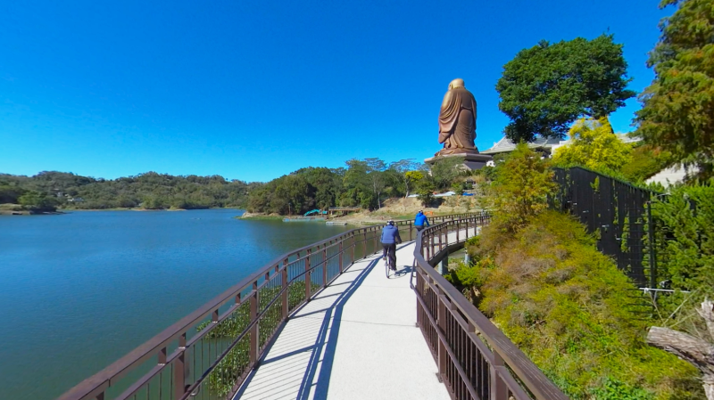 縮圖1: VR影片攝製案照片《愛相隨》 新竹 峨眉湖環湖自行車道 (共1張)