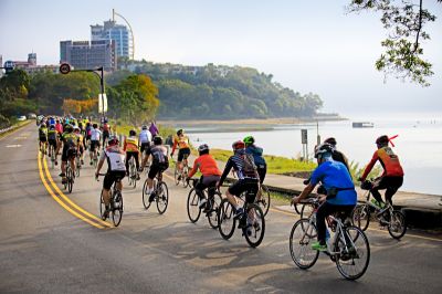  2020 Come！BikeDay日月潭花火音樂嘉年華攝影比賽得獎作品(照片大檔) 20-佳作07-張超盛-日月潭嘉年華自行車賽-水社壩