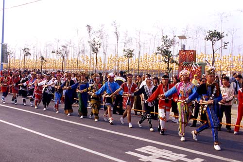  原住民祖韻文化舞樂團表演