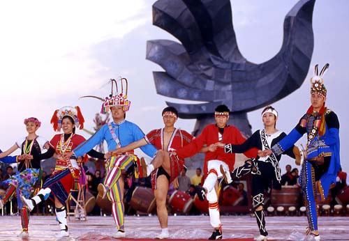  原住民祖韻文化舞樂團表演