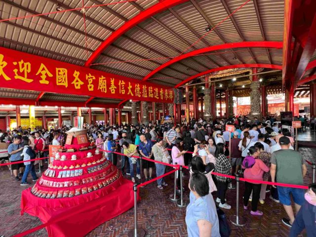  2025平安鹽祭-跋桮挑戰賽排隊人潮
