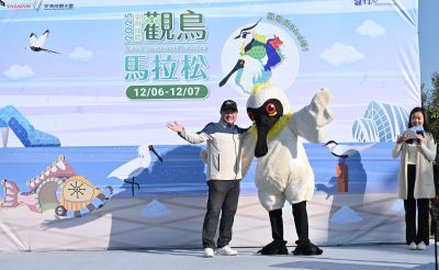  2025觀鳥馬拉松-處長與黑琵偶裝合照