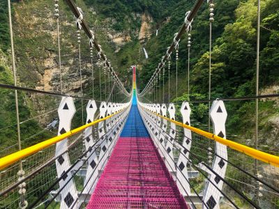  雙龍七彩吊橋