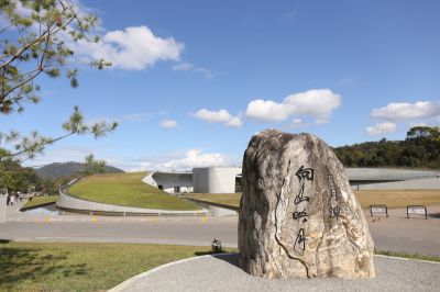  向山映月