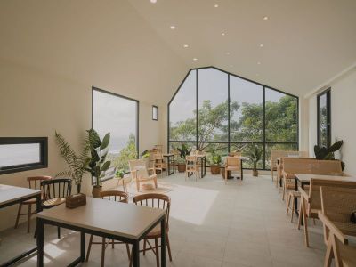  峭壁小屋(九號咖啡館)