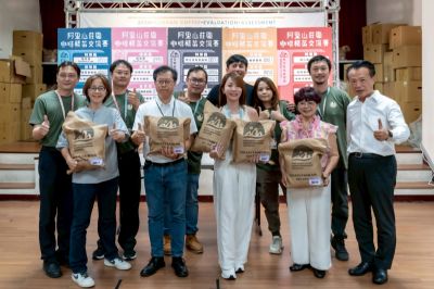  2026阿里山莊園咖啡精英交流賽-特等獎咖啡農與買家合影