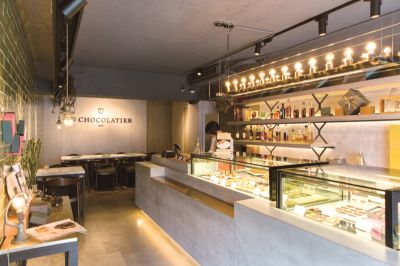 台灣觀光韓文雙月刊─2025.5月號_畬室法式巧克力YU CHOCOLATIER 店內側面照