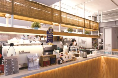 台灣觀光韓文雙月刊─2025.5月號 成真咖啡ComeTrue Coffee-店內環境