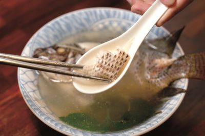 台灣觀光韓文雙月刊─2025.7月號 以馬內利鮮魚湯-吳郭魚湯