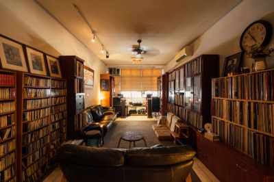 台灣觀光日文雙月刊─2025.9月號_南臺灣 艾比路唱片行 Abbey Road Record Store-店內環境