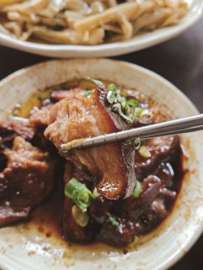 台灣觀光韓文雙月刊─2025.9月號 老牌張豬腳飯-豬腳飯近照