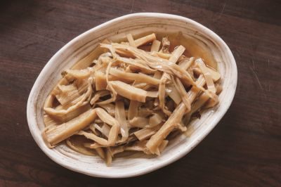 台灣觀光韓文雙月刊─2025.9月號 老牌張豬腳飯-配菜筍絲