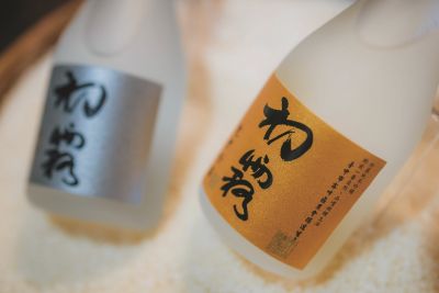台灣觀光韓文雙月刊─2025.9月號 霧峰農會酒莊-「初霧吟釀」和「初霧燒酎」商品照