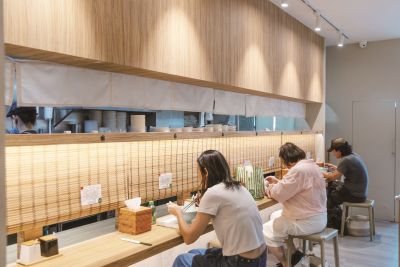 台灣觀光韓文雙月刊─2025.11月號 地一牛肉麵-店內環境