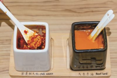 台灣觀光韓文雙月刊─2025.11月號 地一牛肉麵-蜜漬朝天椒與天香牛油醬料