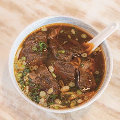 台灣觀光韓文雙月刊─2025.11月號 老張牛肉麵-牛肉麵