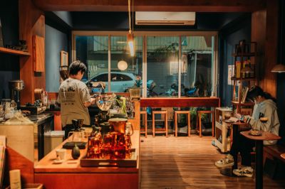 台灣觀光日文雙月刊─2026.01月號 室內店景＿明明咖啡
