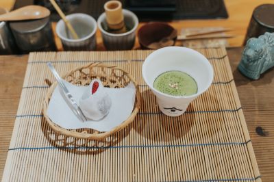 台灣觀光日文雙月刊─2026.03月號_鹿港 弎茶草莓大福與抹茶