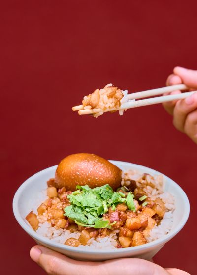 台灣觀光日文雙月刊─2026.05月號_台南米食 封面滷肉飯