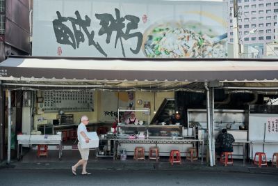 台灣觀光日文雙月刊─2026.05月號_台南米食 阿堂鹹粥店景