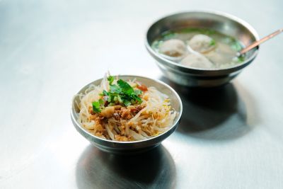 台灣觀光日文雙月刊─2026.05月號_新竹米粉與粄食 柳家米粉搭配貢丸湯