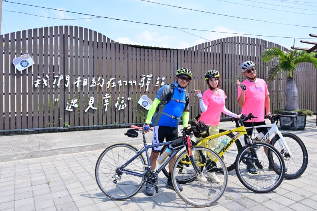 2026極點慢旅 參賽者於1799看板合照