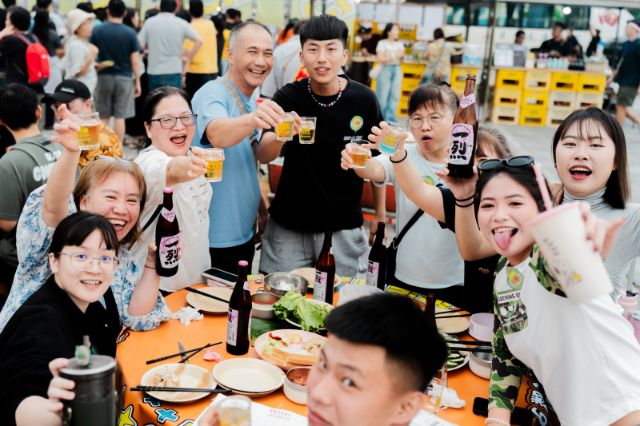 2026 海派秋CHILL 圍火派對 民眾一起舉杯暢聊
