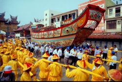  東港王船祭繞境