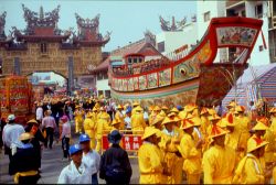  東港王船祭繞境