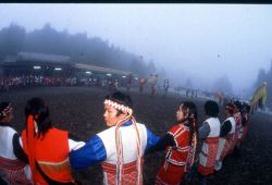  賽夏族祭典情景