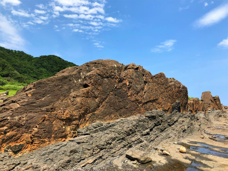  萊萊海蝕平臺─火龍岩