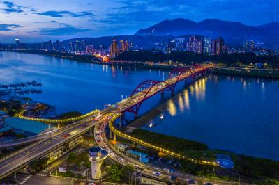  絢麗的關渡大橋
