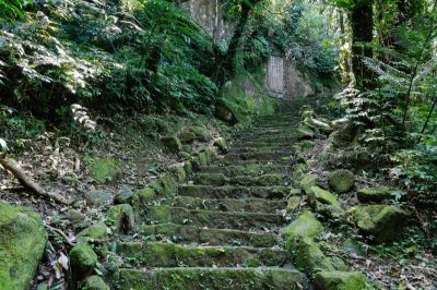 淡蘭古道 淡蘭古道北路必訪的金字碑是時任台灣總兵劉明燈提字