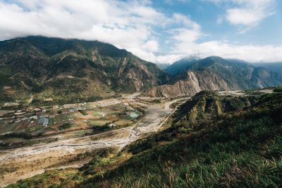 Travel In Taiwan 臺灣觀光月刊英文版—2024.May-June 南投_俯瞰陳有蘭溪_張晉瑞攝