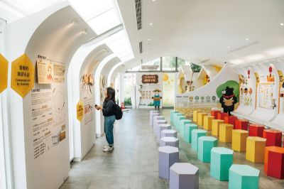 Travel In Taiwan 臺灣觀光月刊英文版—2024.May-June 南投_賴爺爺蜜蜂小森林_張晉瑞攝