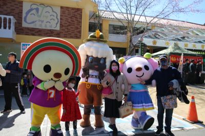 清境農場奔羊節 國民賓館集結點吉祥物合照