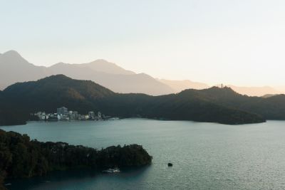台灣觀光日文雙月刊─2025.3月號_封面故事:台灣茶_Part2茶山之旅 茶酒吧05