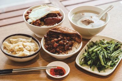 台灣觀光韓文雙月刊─2025.1月號_必比登美食_高雄 弘記肉燥飯舖餐點